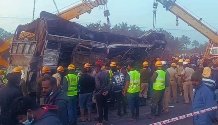 Seventeen killed in Karnataka road accident in Chitradurga