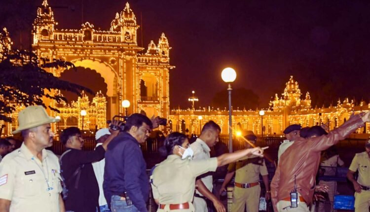 Helium cylinder blast near Mysuru Palace kills one