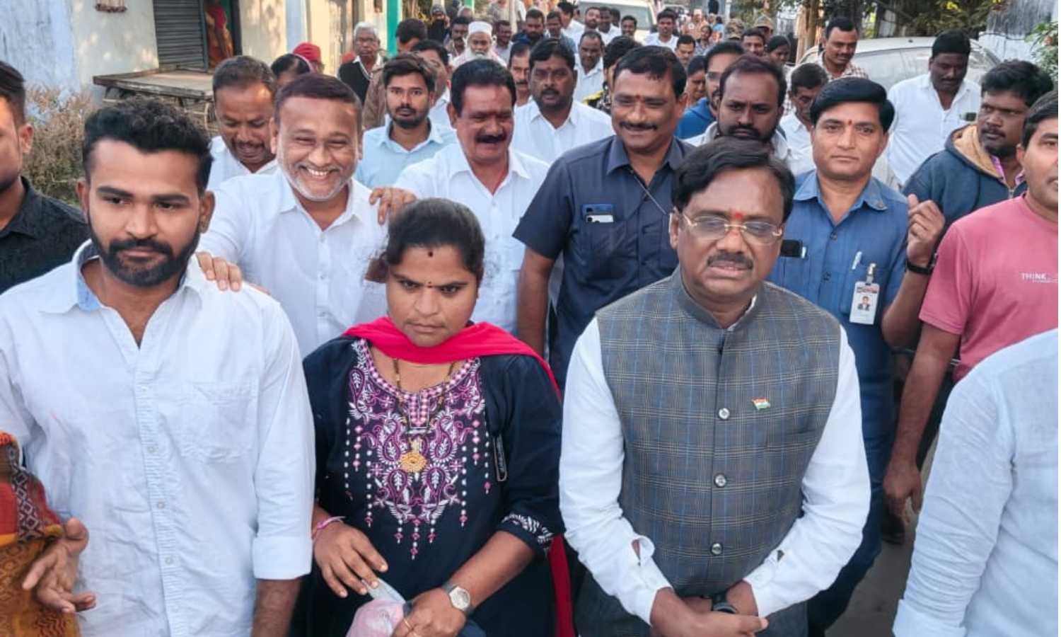 Vivek Venkatswamy launches CC road works in Mandamarri