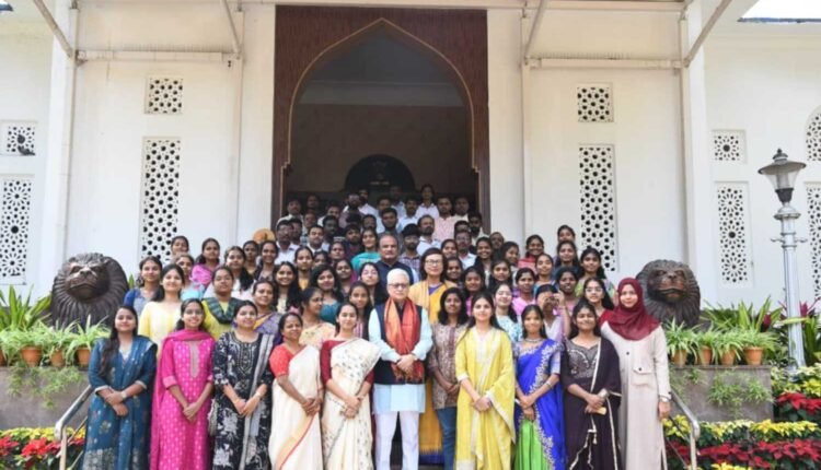 Governor meets Telangana Viksit Bharat Young Leaders