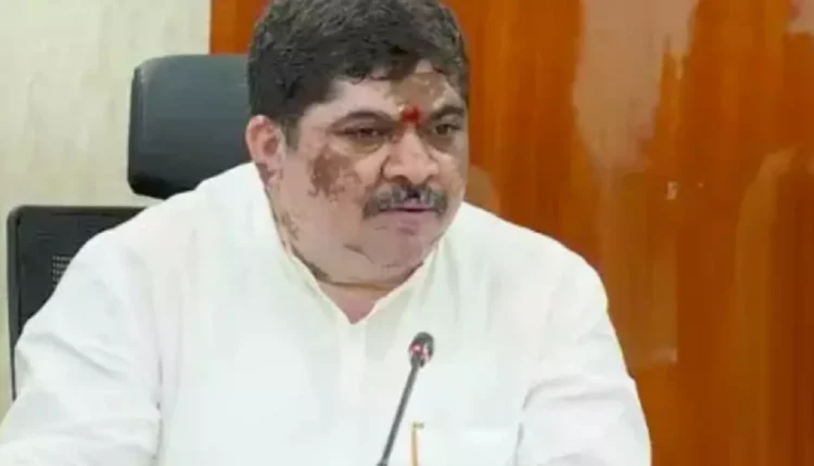 Karimnagar covert deal flagged by Ponnam Prabhakar