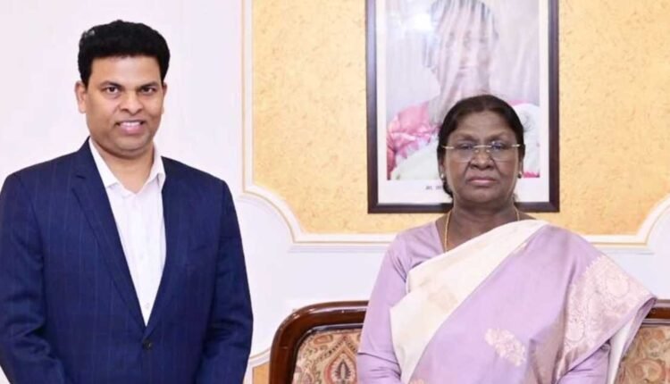 Dr Pradeep Kumar Sethi meets President Murmu