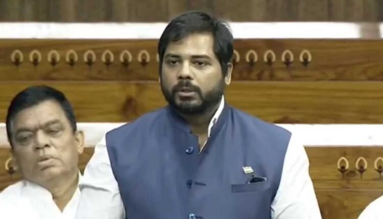 Gaddam Vamsi raises Telangana injustice issue