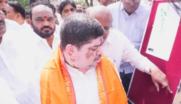 Phule statues inauguration preparations reviewed