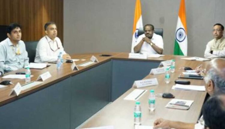 Kumaraswamy discusses electric buses financing