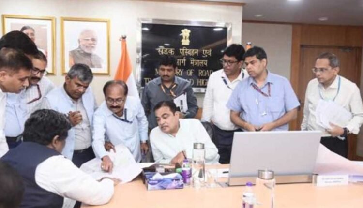 Highway corridors review by Gadkari in Maharashtra