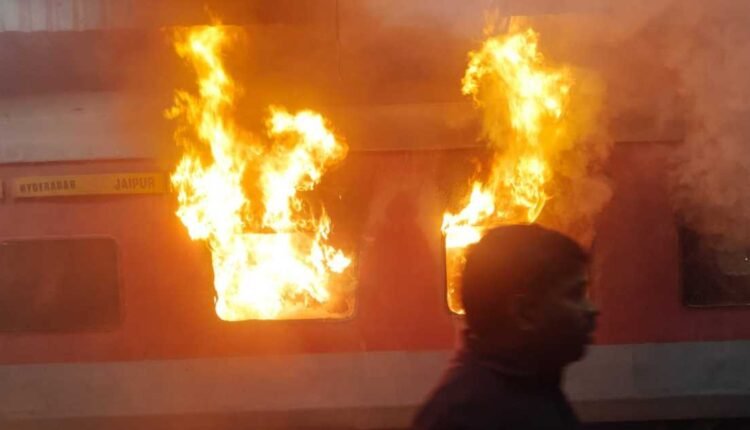 Jaipur Express fire erupts at Nampally station