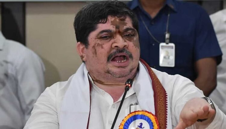 Fuel price hike criticised by Ponnam Prabhakar