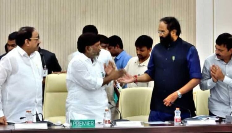 Telangana drought response: Uttam assures parties of action